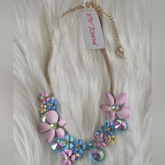 Betsey Johnson flower cluster necklace - Picture 2 of 5